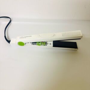 Vidal Sassoon Answers Hair Straightener